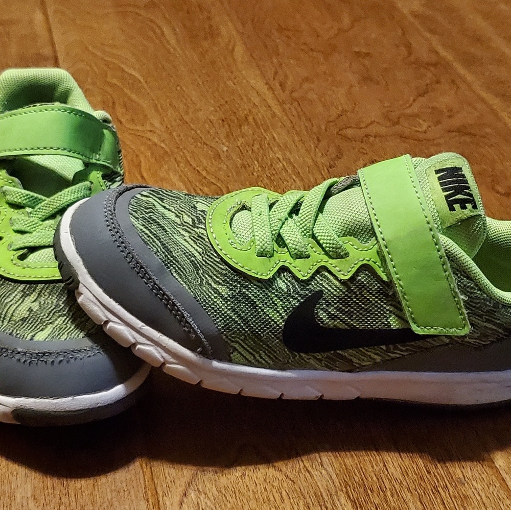 Boys Nike flex experience 4 size 12c